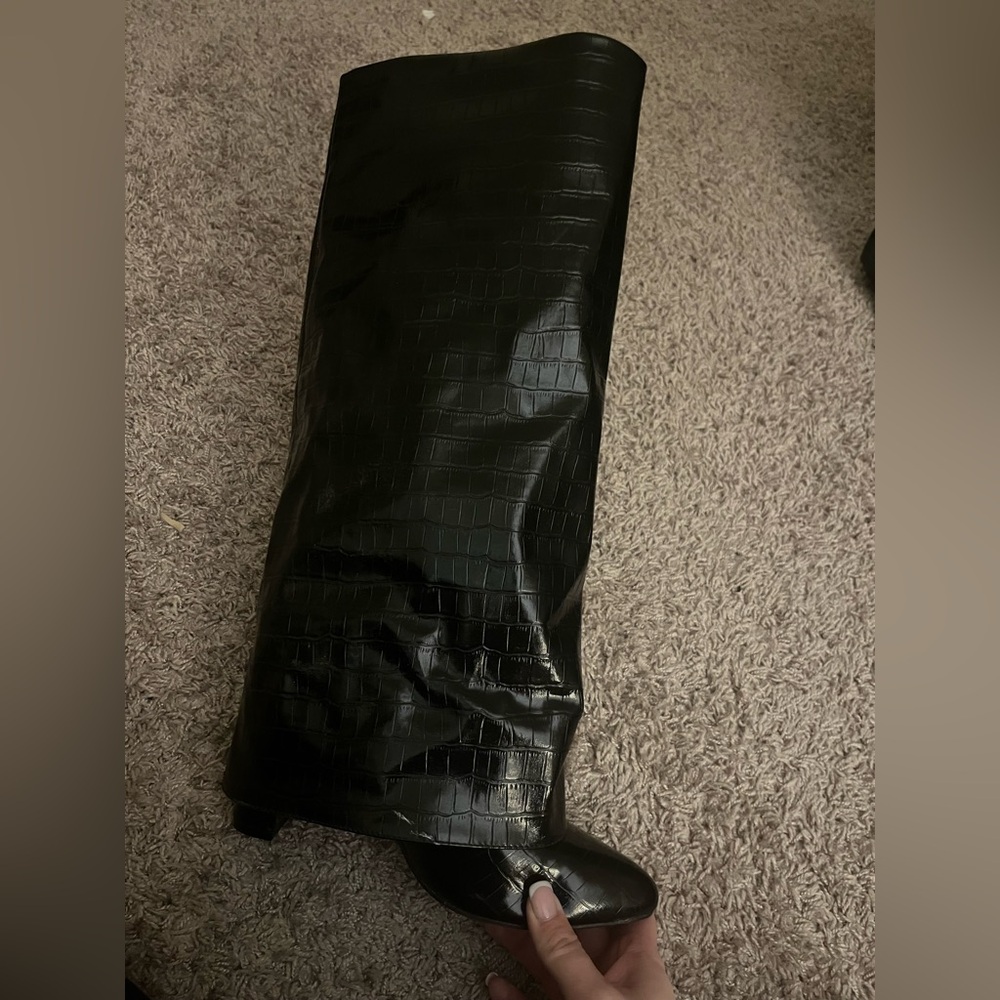 SHEIN Heeled Shark Boots - Picture 7 of 7